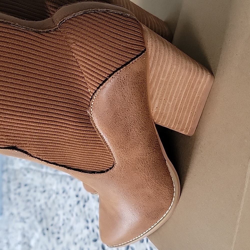 NIB Oasis Society Heeled Booties - Picture 4 of 4